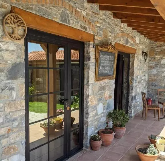 庭の見えるスタンダードトリプルルーム, Bahab Guest House