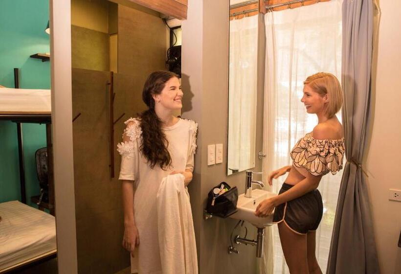 اتاق استاندارد با تخت‌های تاشو, Spin Designer Hostel   El Nido