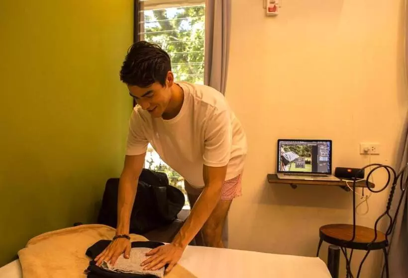 اتاق استاندارد یک نفره, Spin Designer Hostel   El Nido