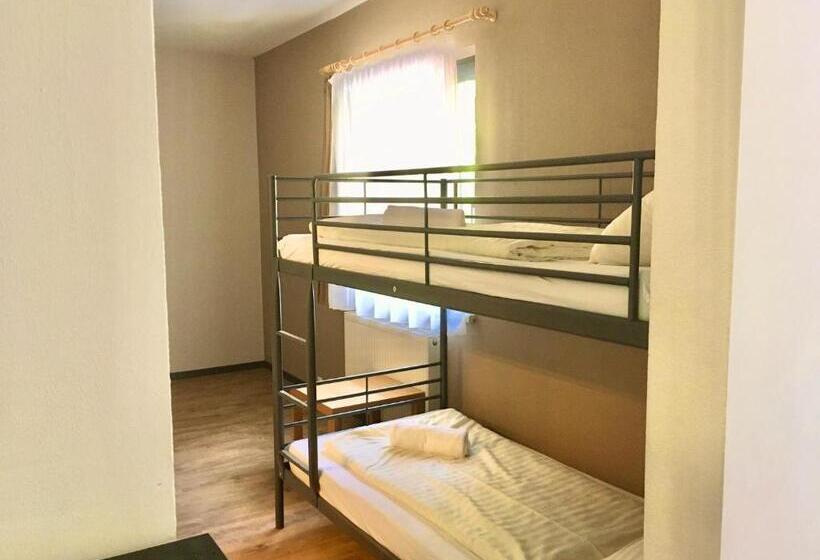 Семейный Номер, Sportland Inn