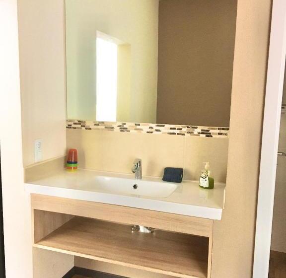 Семейный Номер, Sportland Inn