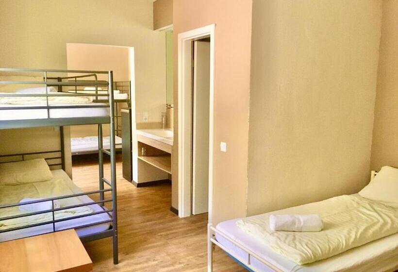 Семейный Номер, Sportland Inn