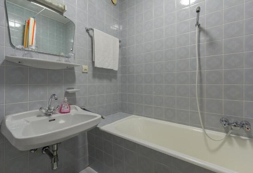 Четырехместный Номер Стандарт, Sportland Inn