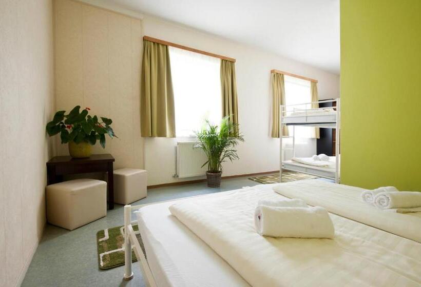 Четырехместный Номер Стандарт, Sportland Inn