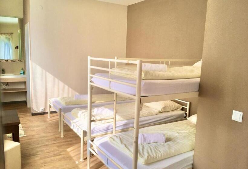 Четырехместный Номер Стандарт, Sportland Inn