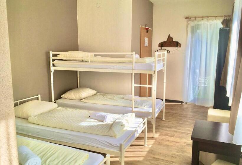 Четырехместный Номер Стандарт, Sportland Inn