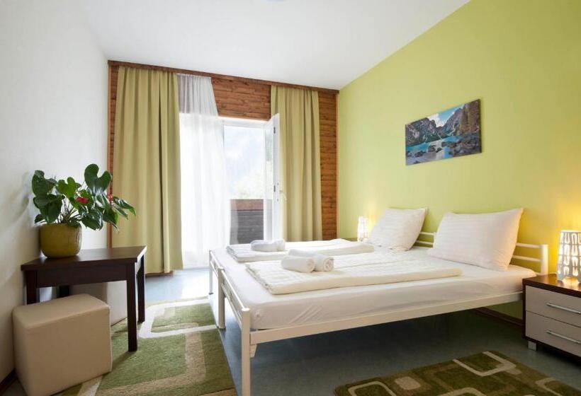 Номер Стандарт с Балконом, Sportland Inn