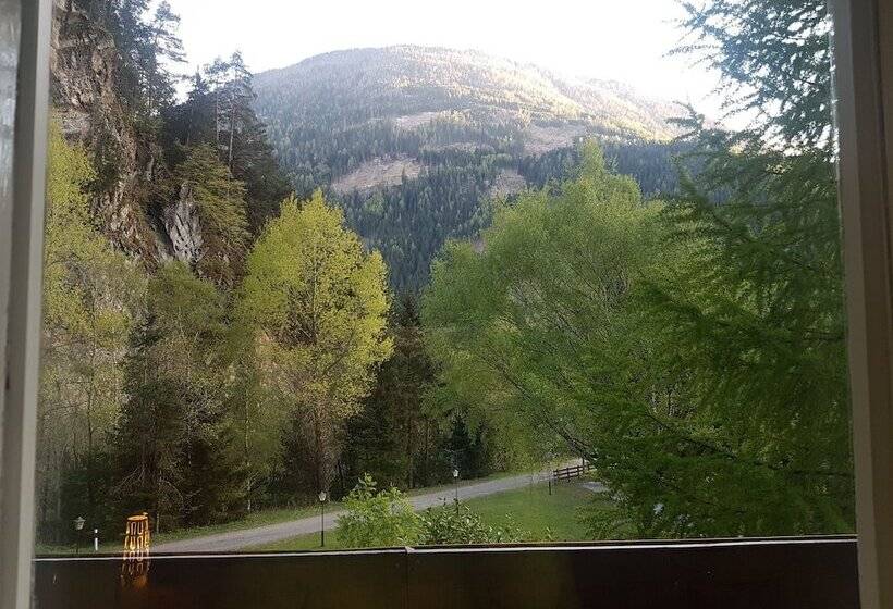 Номер Стандарт с Балконом, Sportland Inn