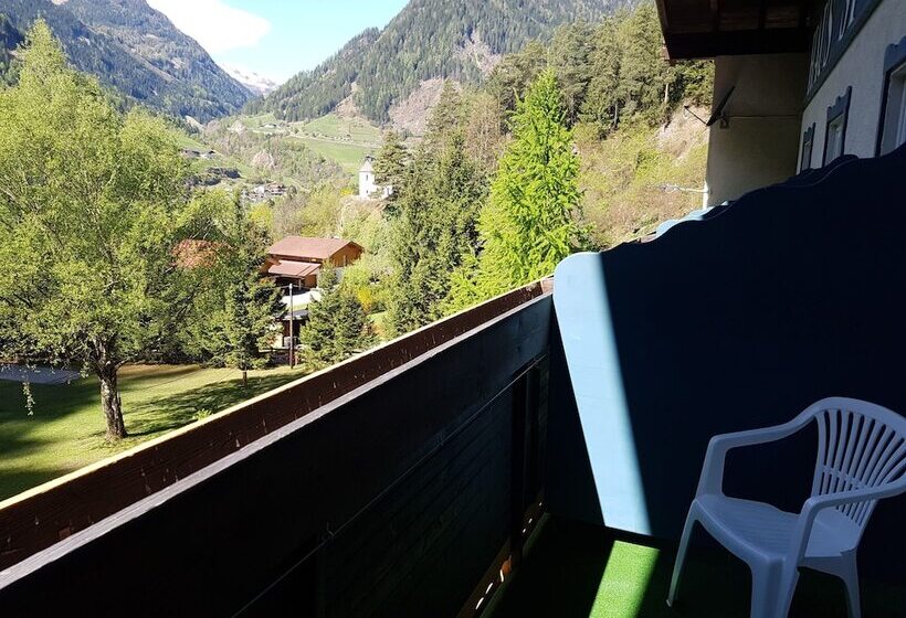 Номер Стандарт с Балконом, Sportland Inn