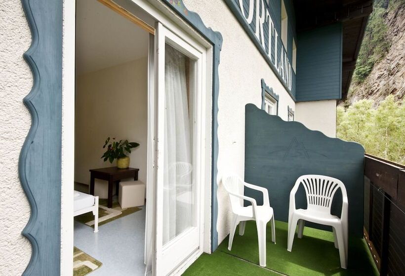 Номер Стандарт с Балконом, Sportland Inn