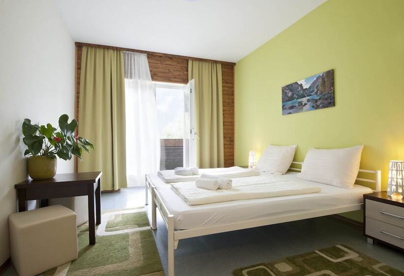 Номер Стандарт с Балконом, Sportland Inn