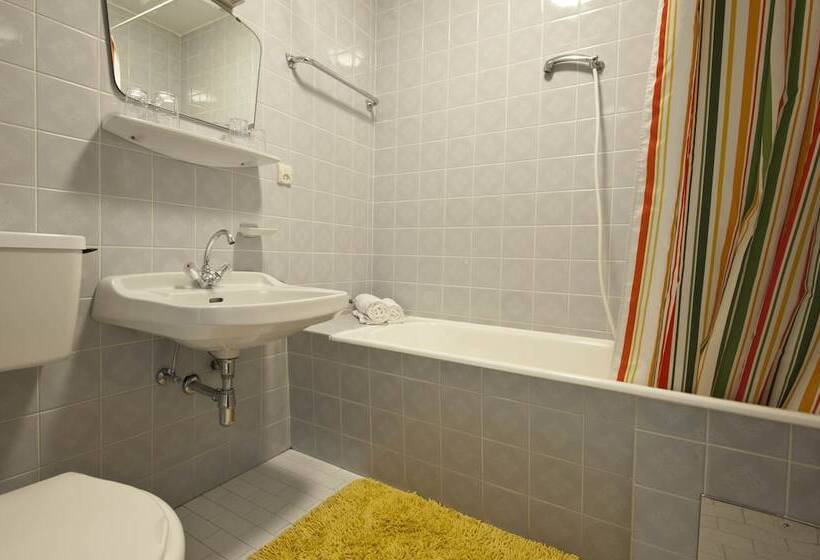 Семейный Номер, Sportland Inn