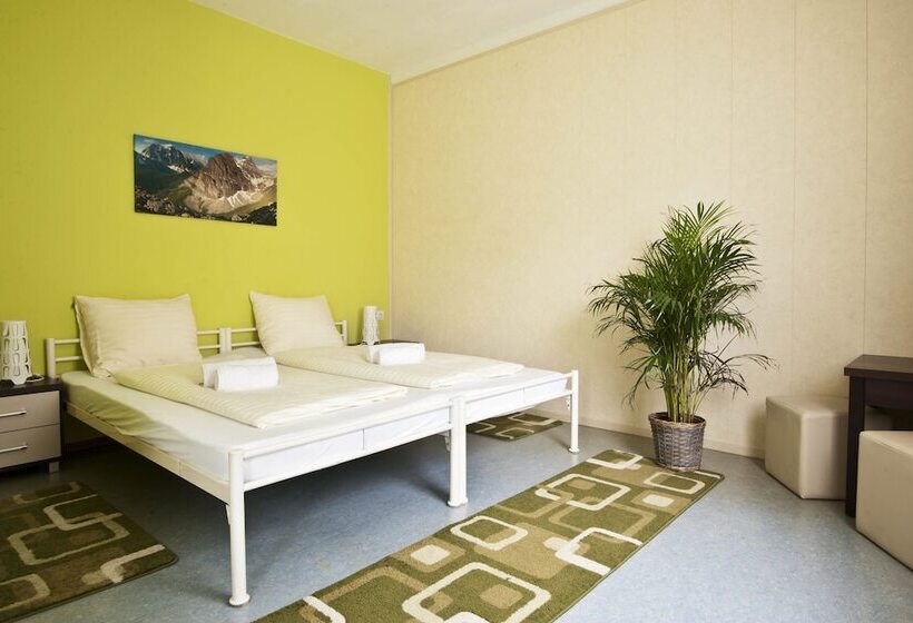Семейный Номер, Sportland Inn