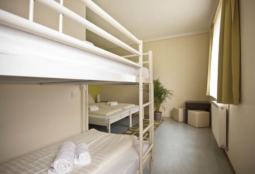 Семейный Номер, Sportland Inn