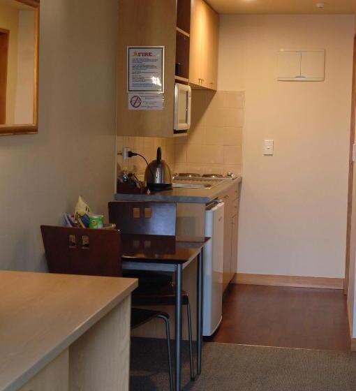 带大床的标准工作室, Shelby Motor Lodge