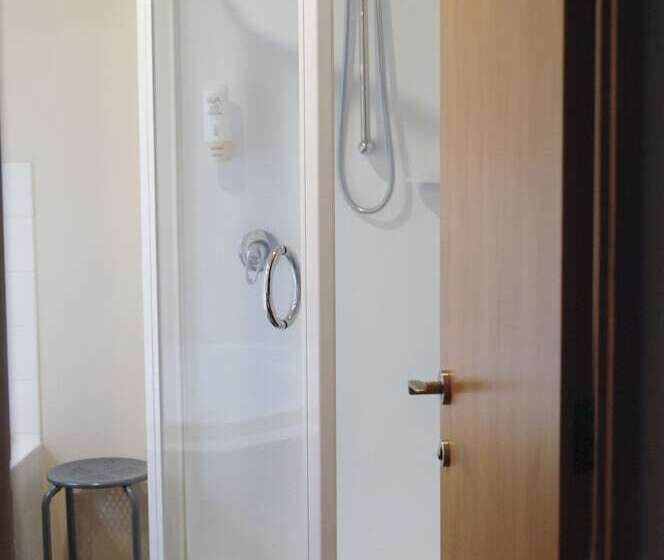 带2个卧室的公寓, Shelby Motor Lodge