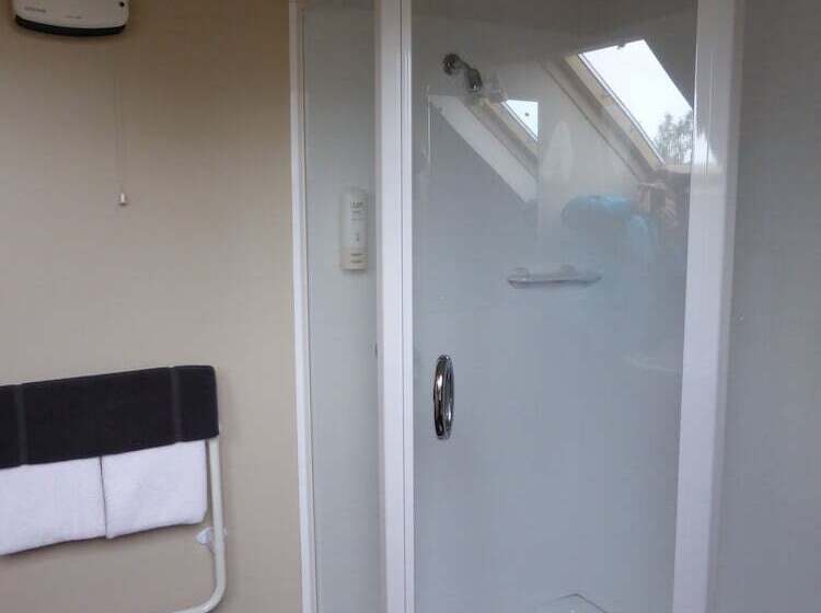 带大床的标准工作室, Shelby Motor Lodge