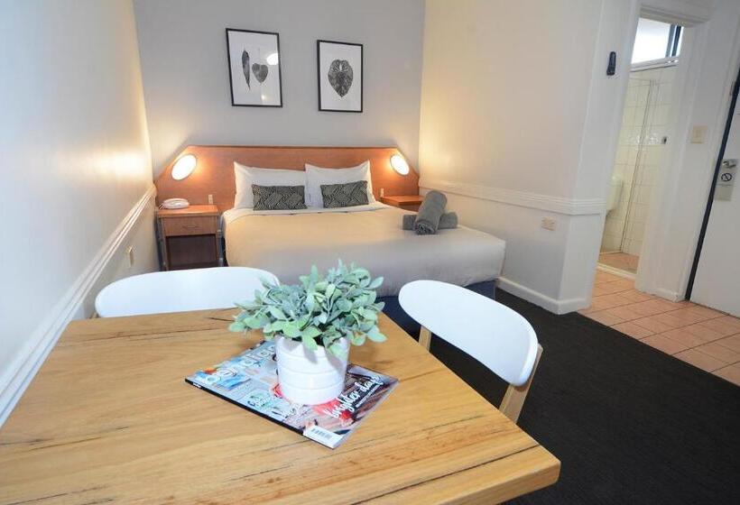 标准间, Barclay On View