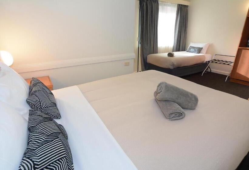 标准间, Barclay On View