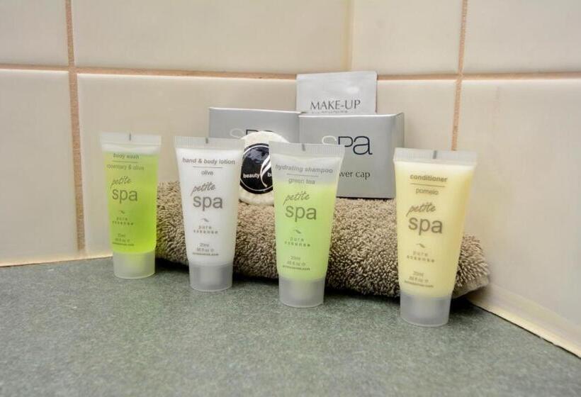 标准三人间, Barclay On View