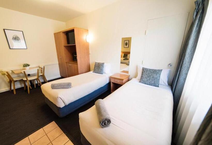 标准三人间, Barclay On View