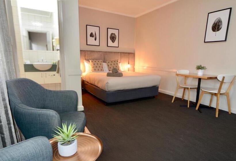 行政房间, Barclay On View