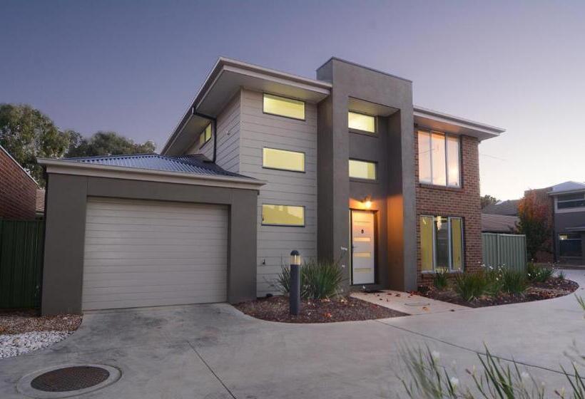 3间卧室的房子, Barclay On View