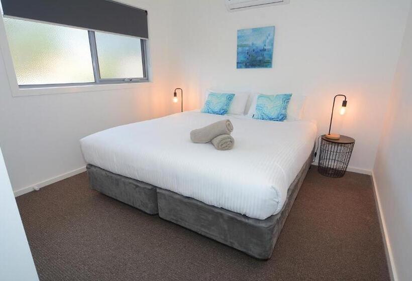 3间卧室的房子, Barclay On View