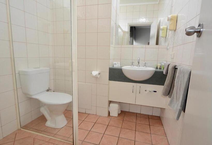 带铺位的标准三人间, Barclay On View