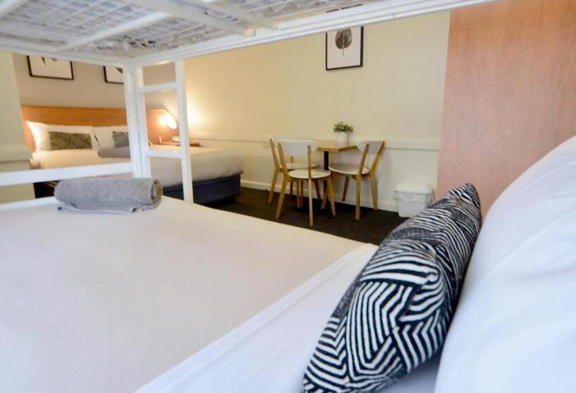 带铺位的标准三人间, Barclay On View