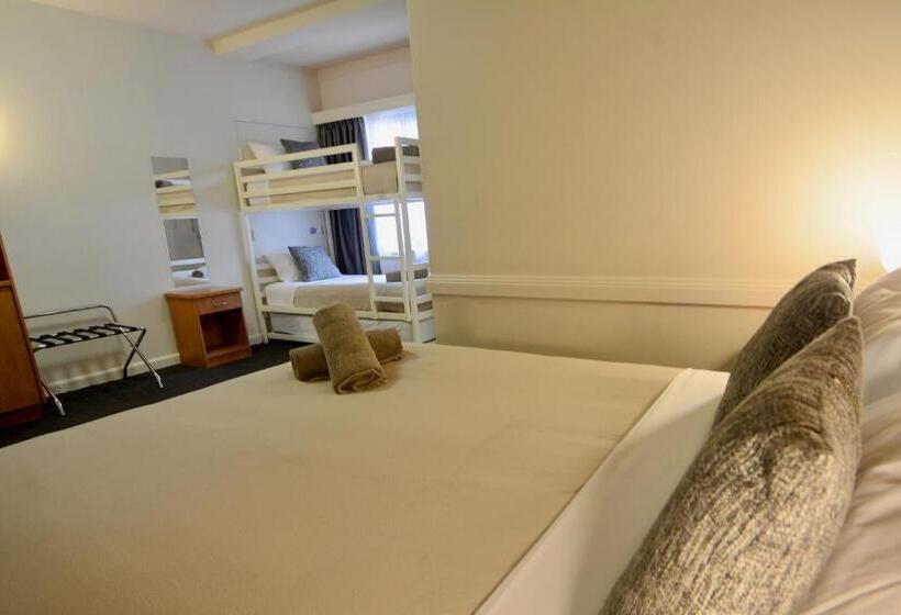 家庭间, Barclay On View