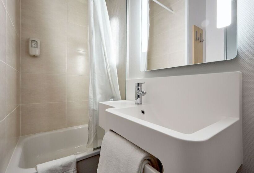 חדר סטנדרט לארבעה, B&b Hotel Avranches Baie Du Mont St Michel