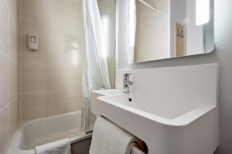 חדר קלאסי לארבעה, B&b Hotel Avranches Baie Du Mont St Michel