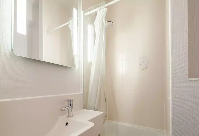 Standard Kolmen Hengen Huone, B&b Hotel Creil Chantilly