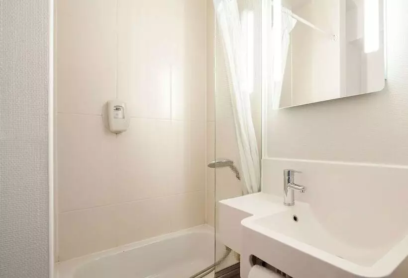 Standard Kolmen Hengen Huone, B&b Hotel Creil Chantilly