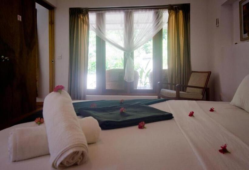 חדר משפחתי, Clove Garden Kandy