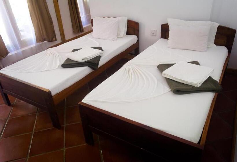 חדר משפחתי, Clove Garden Kandy