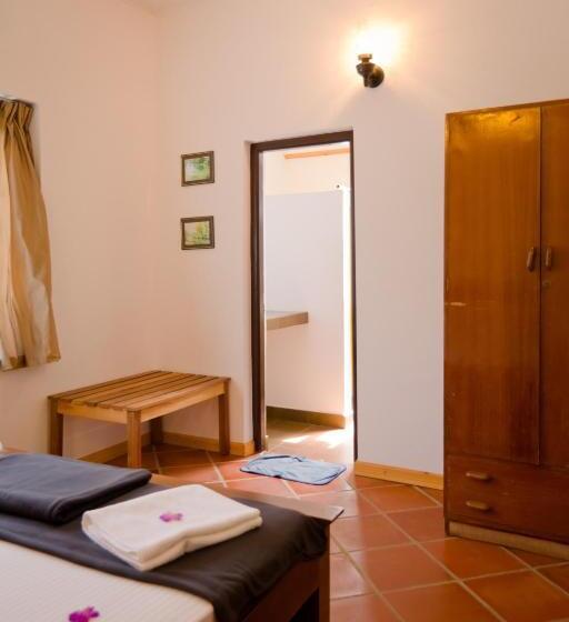 חדר סטנדרט לשלושה, Clove Garden Kandy