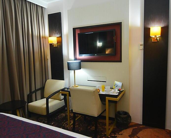 اتاق لوکس یک تخته, Hôtel Fleur De Lys Plateau