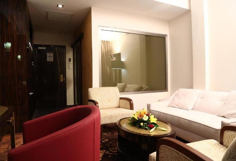 مجموعه ویستا شهر, Hôtel Fleur De Lys Plateau