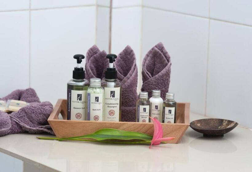 패밀리 스위트, Silver Naga