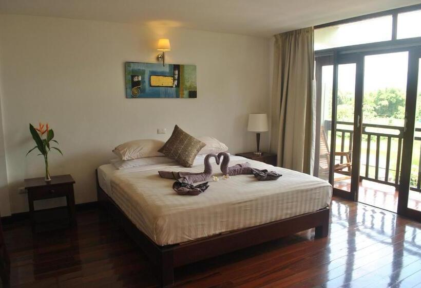 패밀리 스위트, Silver Naga