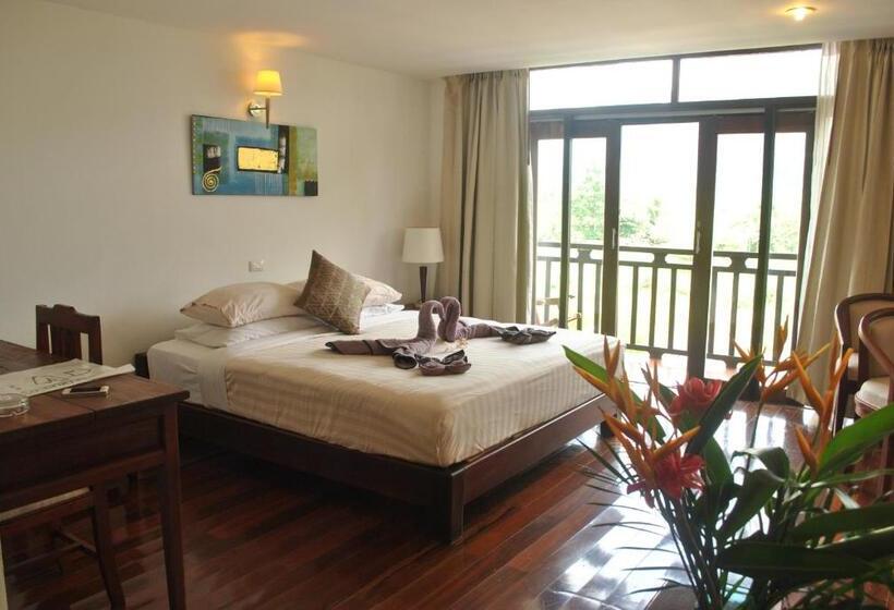 패밀리 스위트, Silver Naga