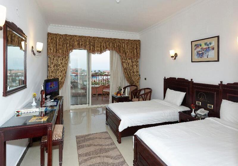 اتاق استاندارد یک نفره, Three Corners Happy Life Beach Resort