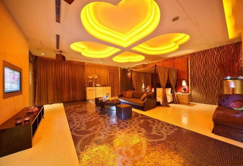 اتاق لوکس, Lanshy Motel