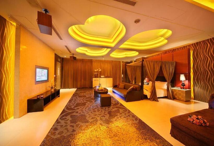 اتاق لوکس, Lanshy Motel