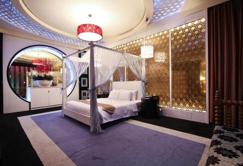اتاق لوکس, Lanshy Motel