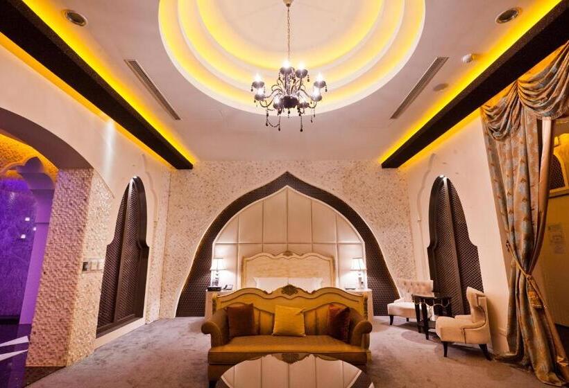 اتاق لوکس, Lanshy Motel
