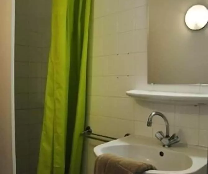 اتاق اکونومی, Le Relais De Port D Albret   Hostel