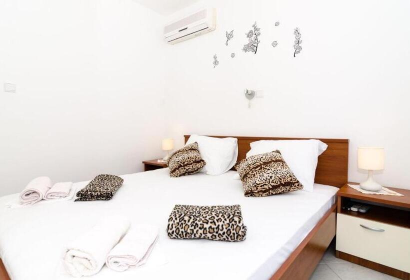 オーシャンビュースタンダードルームバルコニー付き, Guest House Daniela